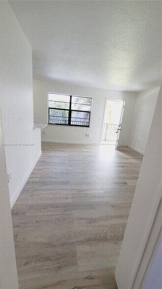 Building Photo - 4450 SW 67th Ave