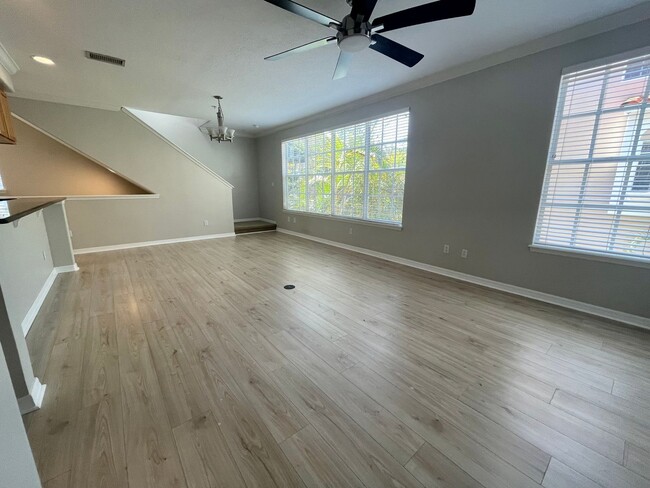 Building Photo - Private Townhouse in Heart of South Tampa