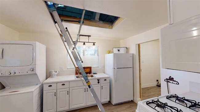 Building Photo - 23349 Seeley Way