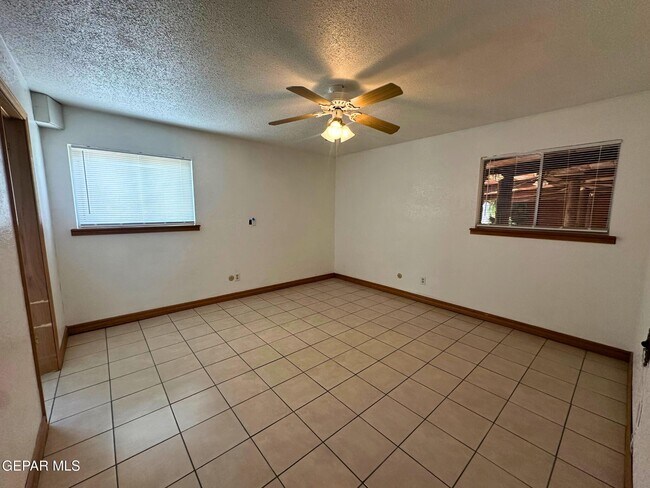 Building Photo - 1067 Villa Linda Way