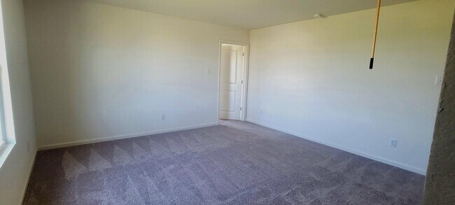 Building Photo - 14115 Donahue St