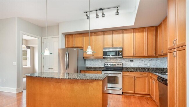 Building Photo - 4620 Piedmont Row Dr