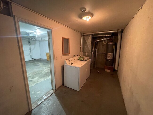 Building Photo - Beautiful 2 bed in Clearfield!