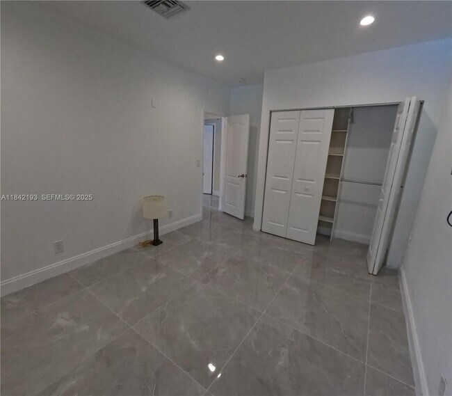 Building Photo - 2518 Monroe St