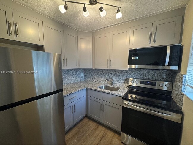 Building Photo - 707 S 19th Ave