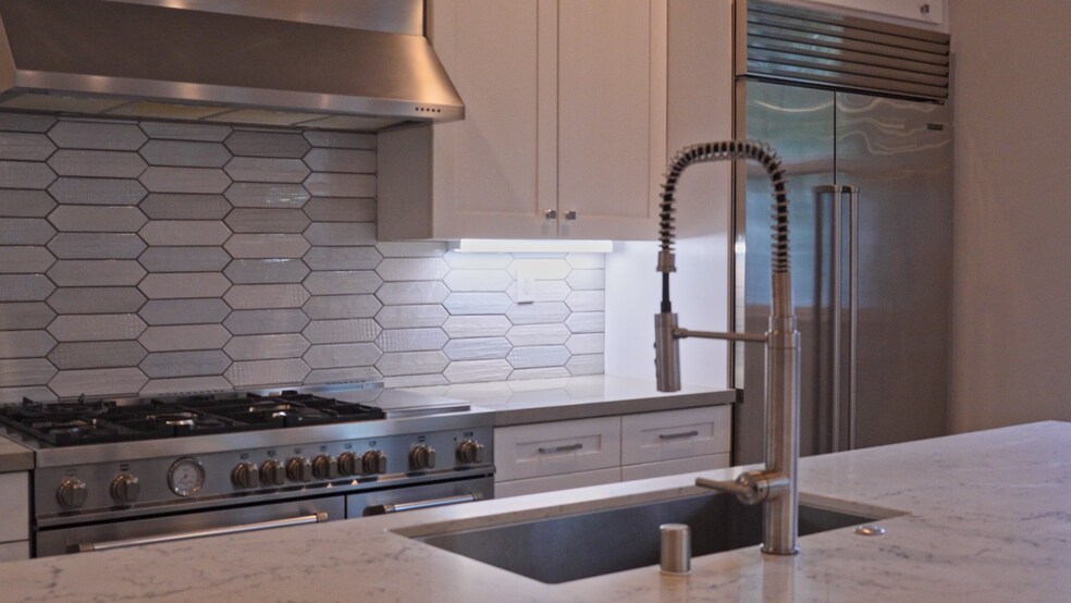 Building Photo - 855 Home Ave