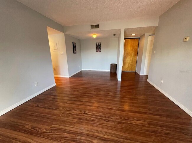 Building Photo - 2579 Countryside Blvd