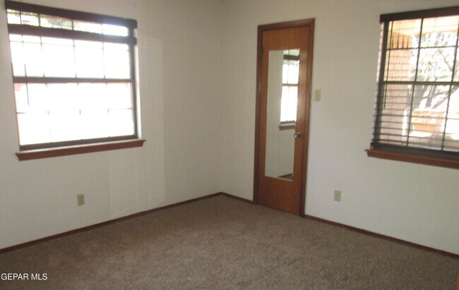 Building Photo - 6920 Villa Hermosa Dr