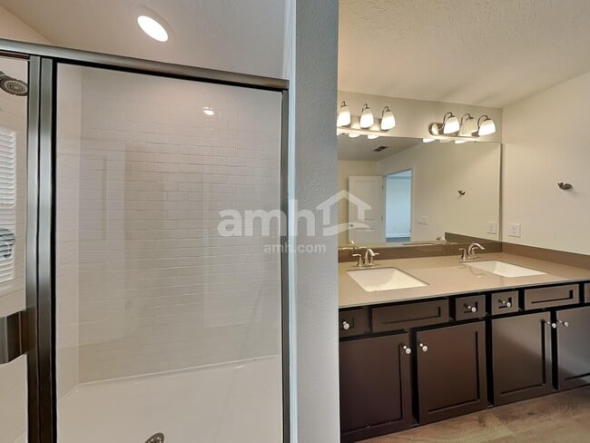 Building Photo - 1045 Heavenly Dr