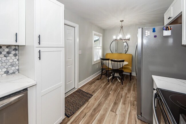 Building Photo - 1511 Larry St