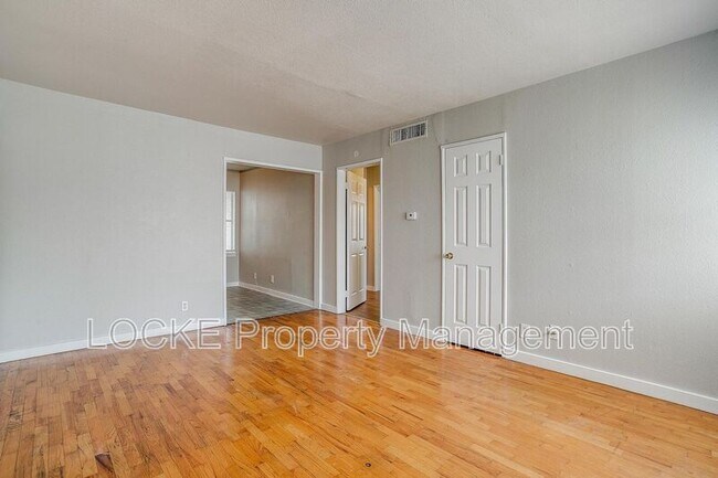 Building Photo - 3417 S University Dr