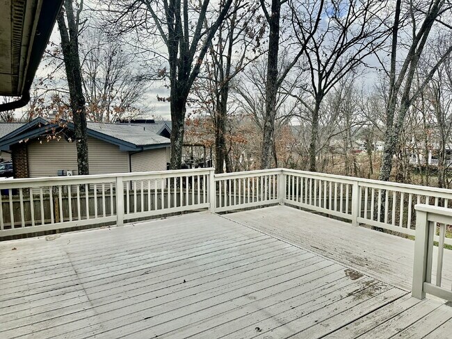 Building Photo - 4 Lois Ln