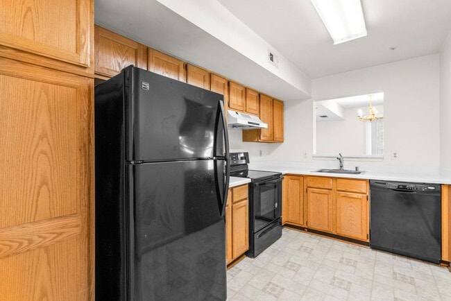 Building Photo - 2 Bed 1.5 Bath - Germantown Condo - Attach...