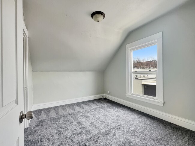 Building Photo - 1068 Godfrey Ave SW