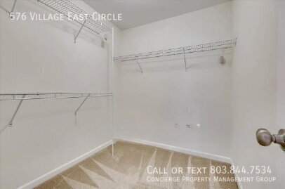 Building Photo - 576 Village E Cir