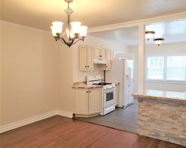 Building Photo - AMAZING 5 BED, 2 BATH MILLERS ADDITION NW OKC