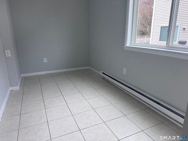 Building Photo - 16 N Taylor Ave