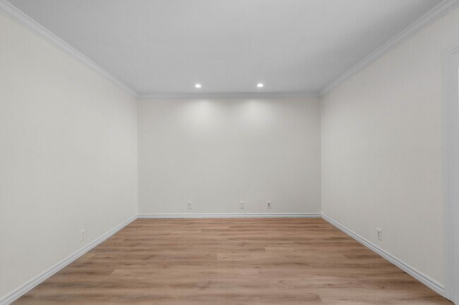 Building Photo - Totally renovated open concept with vaulted ceilings