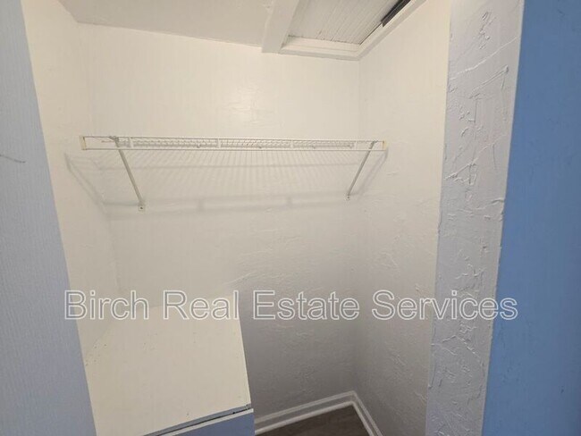 Building Photo - 837 10th Ave N