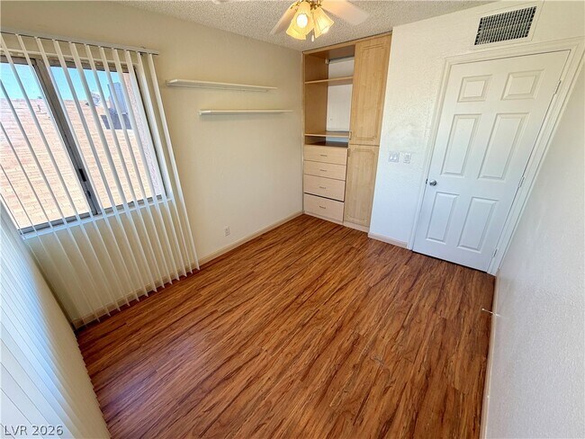 Building Photo - 6969 Mountain Moss Dr
