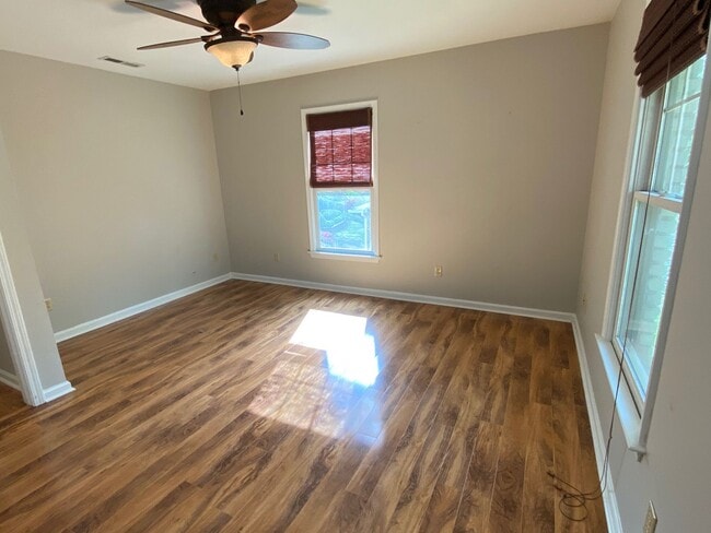 Building Photo - 3 bed/2 bath Beautiful 1-Level Home + Finished Basement! in PRIME BROOKHAVEN LOCATION!