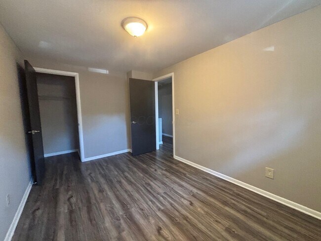 Building Photo - 859 Oakland Park Ave