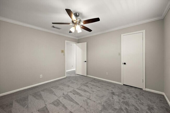 Building Photo - 627 Chadbourne Ct
