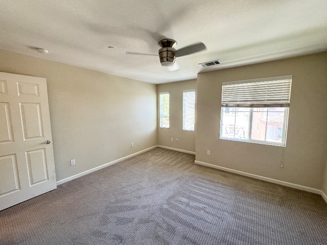Building Photo - 207 Heligan Ln