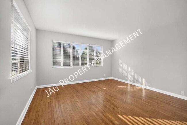 Building Photo - 2761 St Johns Ave