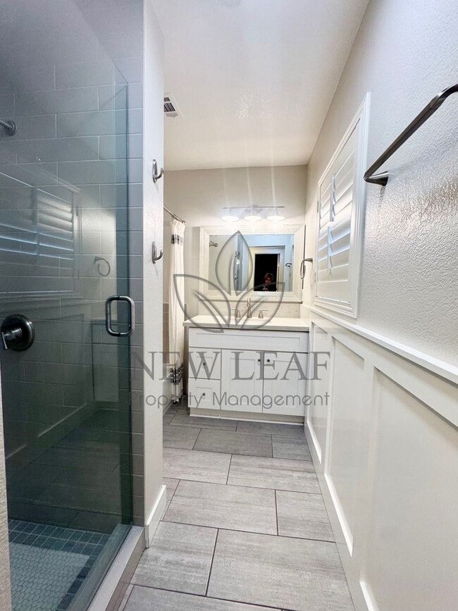 Building Photo - Stunning Claremont Home