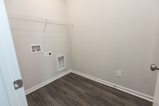 Building Photo - For Rent | Like-New 3 Bedroom, 2 Bath Home...