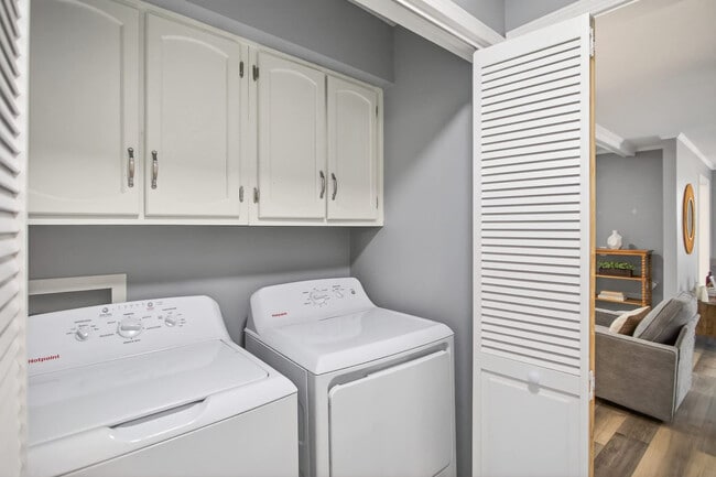 Building Photo - 2420 Haddington Rd