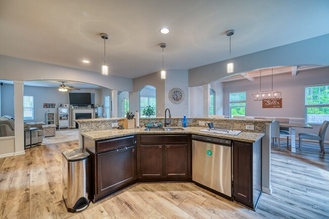 Building Photo - 412 Ponzer Ct N