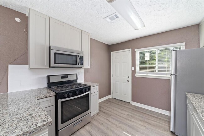 Building Photo - 9333 Fairland Dr