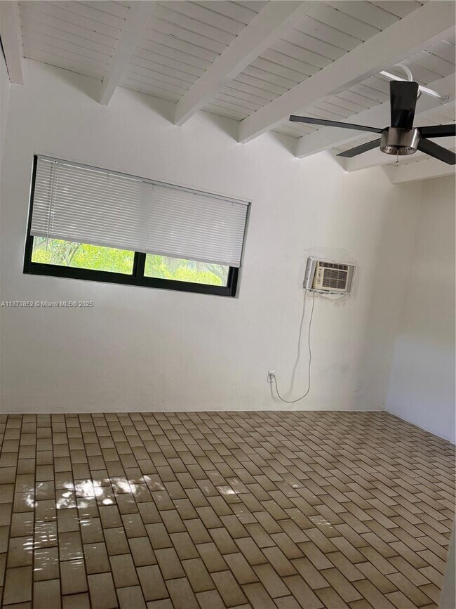 Building Photo - 1503 NE 128th St