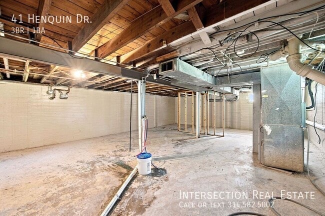 Building Photo - 41 Henquin Dr