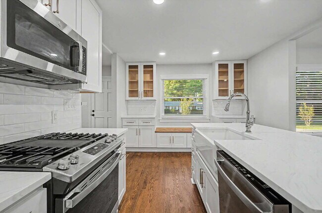 Building Photo - Charming 3-Bed/2.5-Bath Ranch in Durham