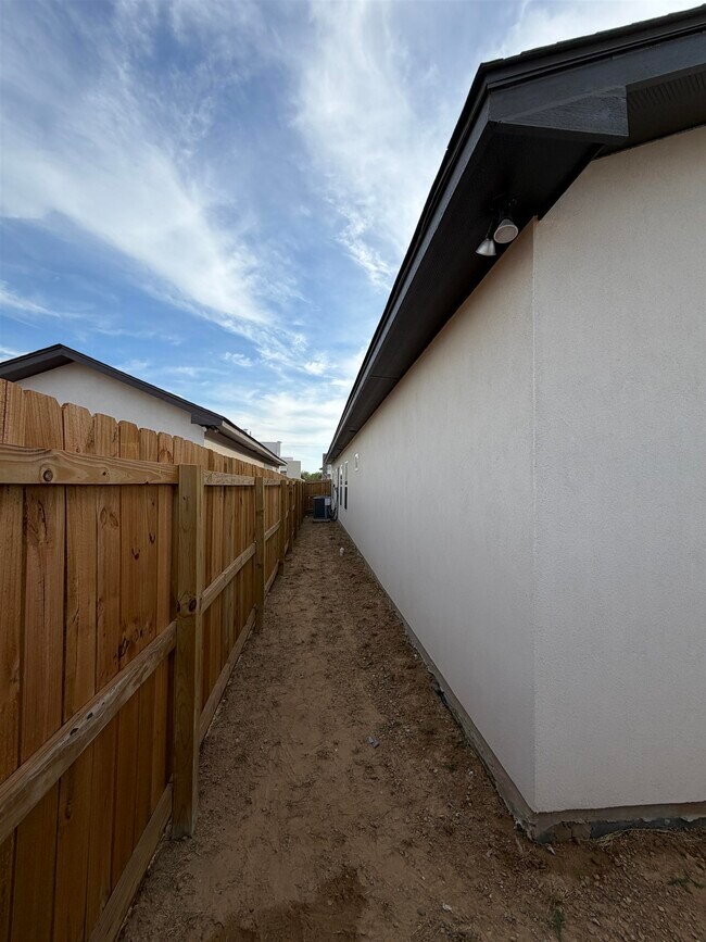 Building Photo - 1532 Consejero Ln