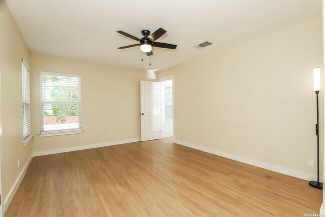 Building Photo - 362 Cypressway Dr