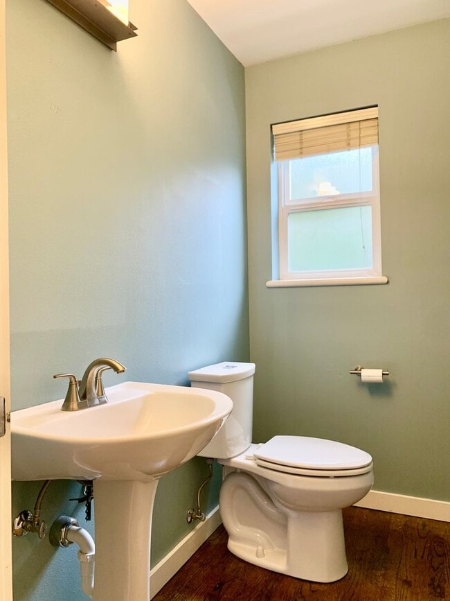 Building Photo - Madison Valley Home