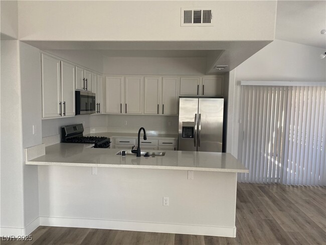 Building Photo - 9901 Trailwood Dr