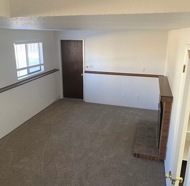 Building Photo - 818 Mansfield Dr