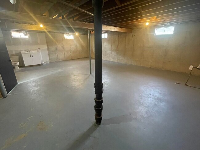 Building Photo - 2727 Florann Dr