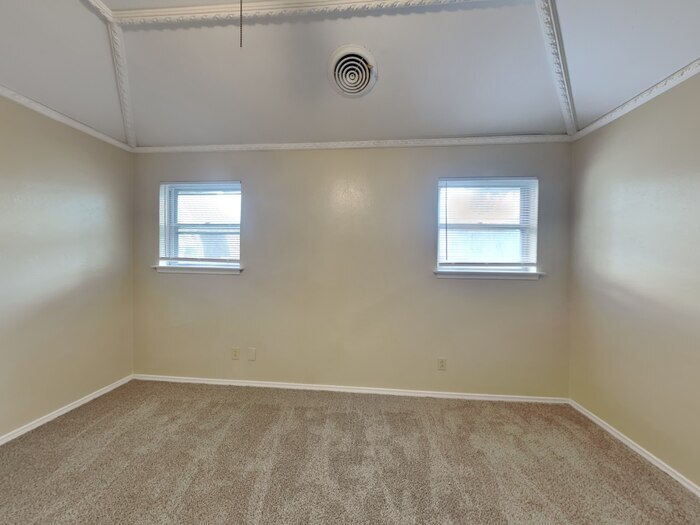 Building Photo - 7108 Ellis Rd