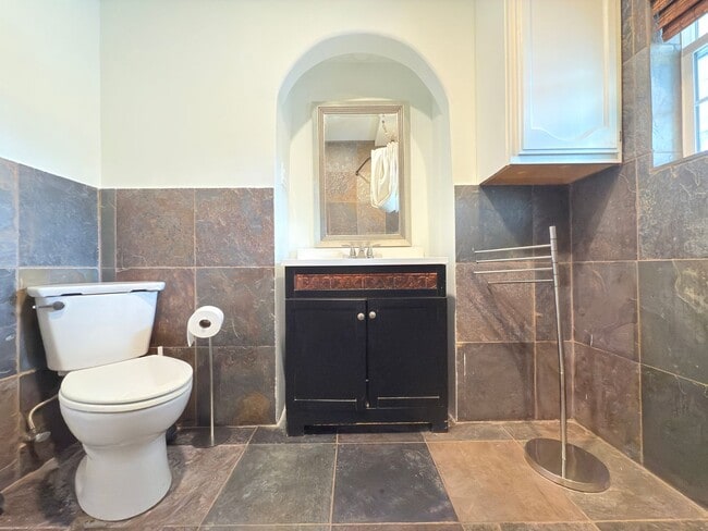 Building Photo - Luxury 3-Bedroom + Bonus Room Home in Gated Shadow Hills Community – Short & Long Term Available