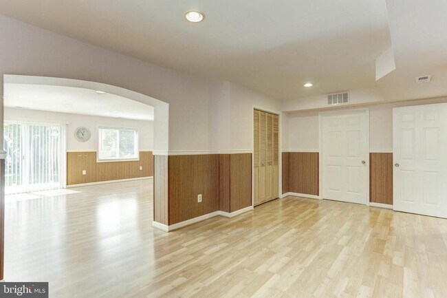 Building Photo - 11821 Charen Ln