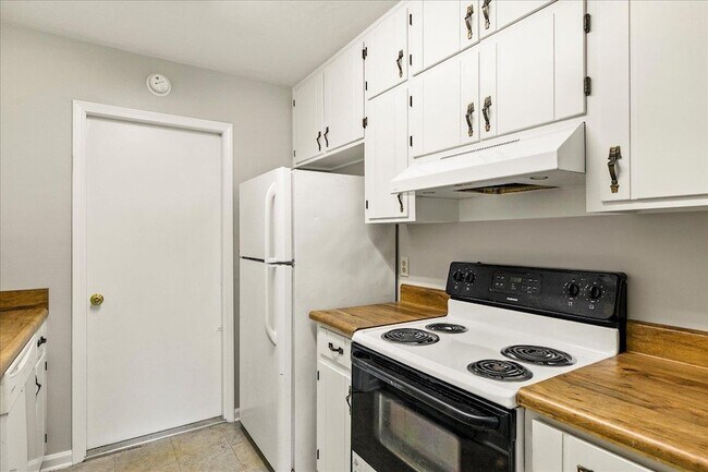 Building Photo - 3232 Riddle Dr