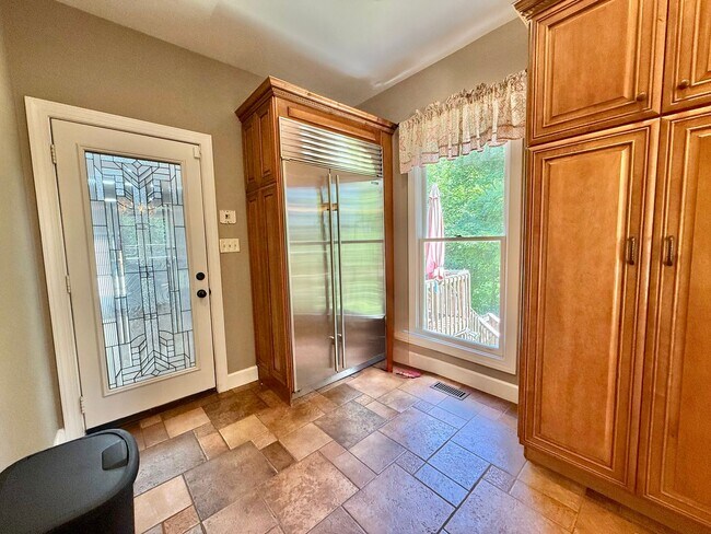 Building Photo - 309 Bullrun Valley Dr