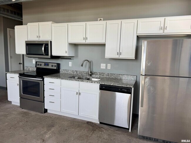 Building Photo - 511 Pershing Ave