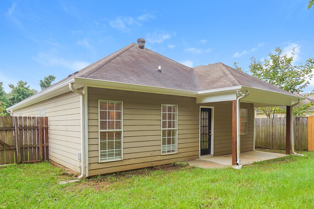 Building Photo - 194 Carrington Ln